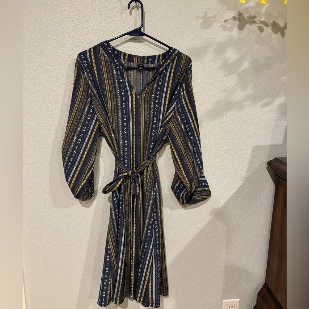 Blue/Green/Gold Bekted Dress with V-Neck and Rolled Sleeves